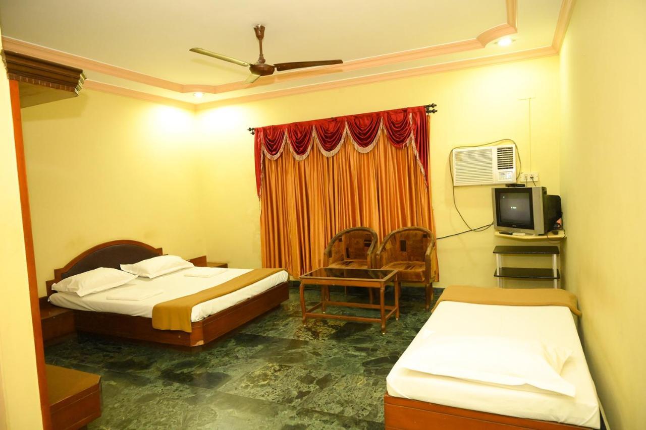 S S Residency Hotel Padubidri Exterior photo